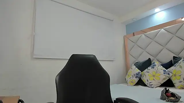 miaa diamondd online show from 7, 4, 2026