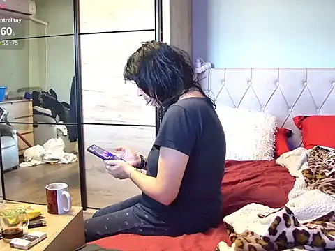 Snapshot of tess1980 chatting on 25, 2, 2026 tess1980 online show from 25, 2, 2026