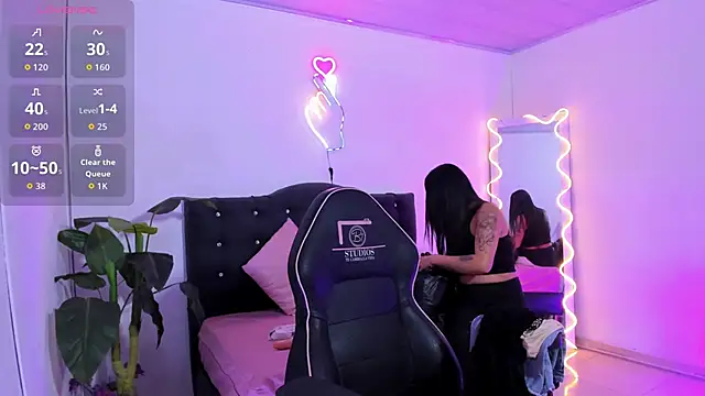 LINDSAY TAY online show from 22, 4, 2026