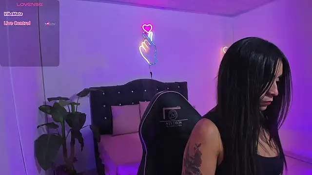 LINDSAY TAY online show from 24, 4, 2026