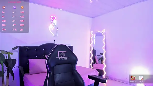 LINDSAY TAY online show from 26, 4, 2026