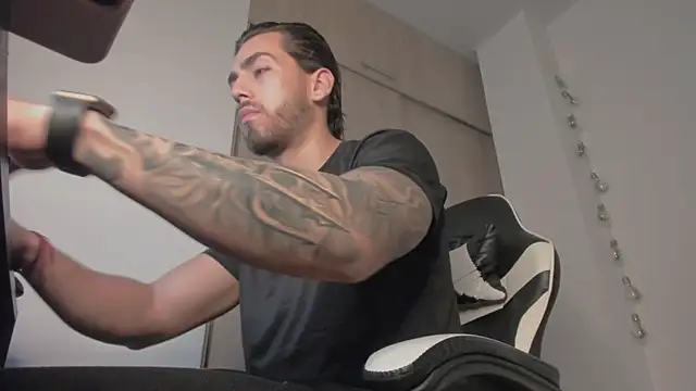 Axel  Blaze online show from 23, 4, 2026