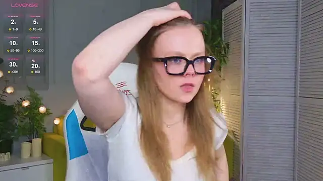 Sophie Peach  online show from 27, 4, 2026