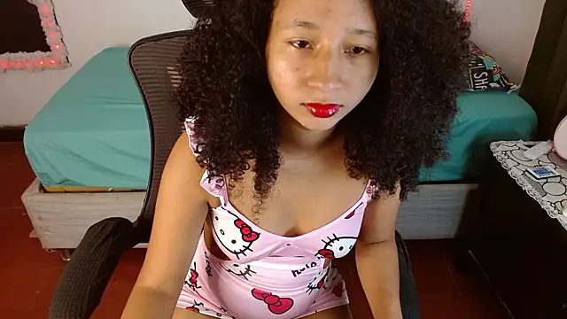 Snapshot of Skinny__hott chatting on 4, 3, 2026 Skinny hott online show from 4, 3, 2026