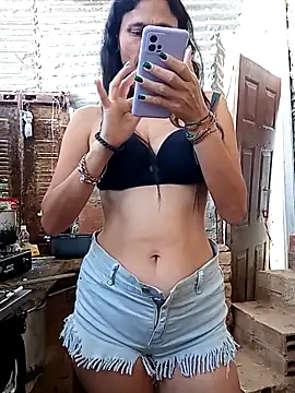 yuliitza4 online show from 24, 4, 2026