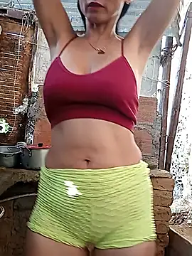 yuliitza4 online show from 10, 6, 2026