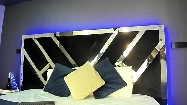 marthinafox  online show from 13, 3, 2026