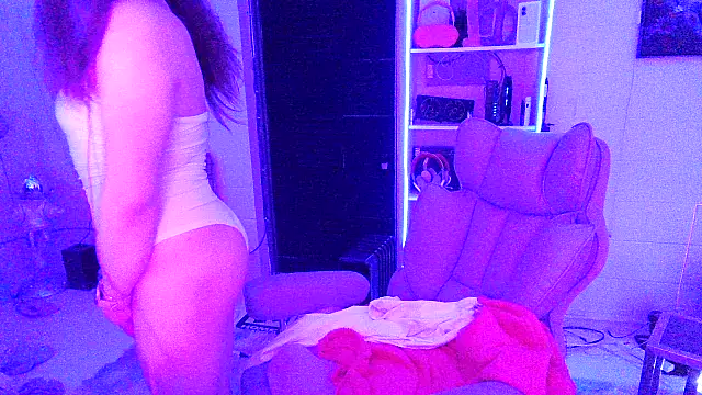 Snapshot of Moongirl117 chatting on 4, 3, 2026 Moongirl117 online show from 4, 3, 2026