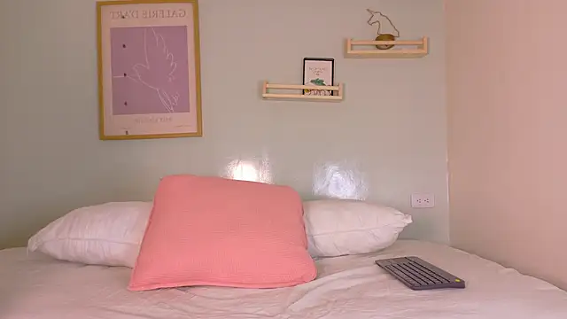 KylieAngel   online show from 19, 4, 2026