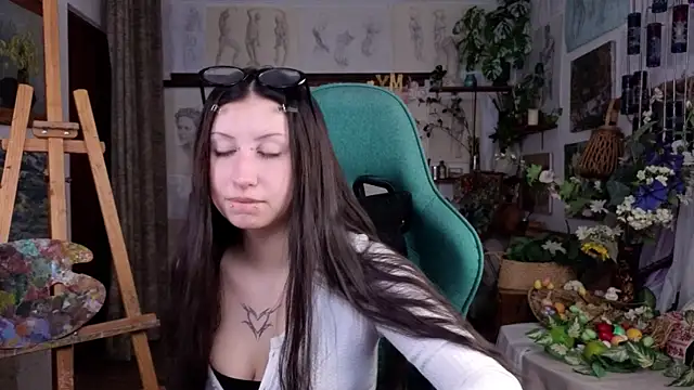 EffieMeowley online show from 18, 4, 2026