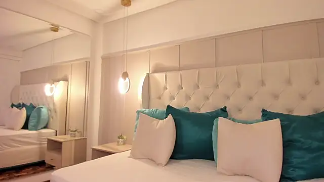 raquel mooon online show from 27, 3, 2026