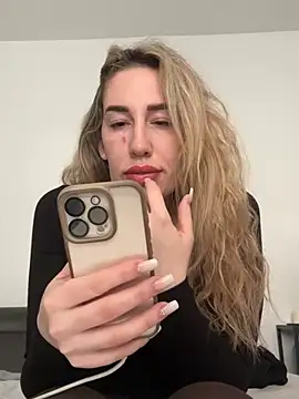 JuliaPrivat online show from 6, 3, 2026