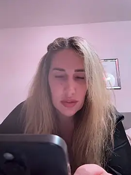 JuliaPrivat online show from 11, 3, 2026