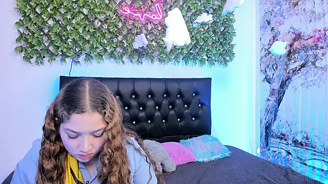 valeria and zoe online show from 14, 4, 2026