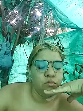 single kitten online show from 23, 4, 2026