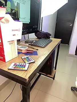 Naya Noir online show from 6, 3, 2026