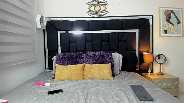 Tiana moon online show from 26, 4, 2026