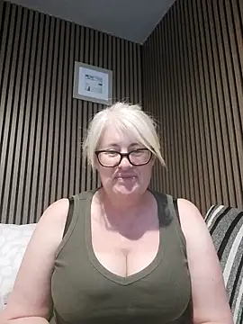 Snapshot of FlirtyFleur-x chatting on 8, 5, 2026 FlirtyFleur-x online show from 8, 5, 2026