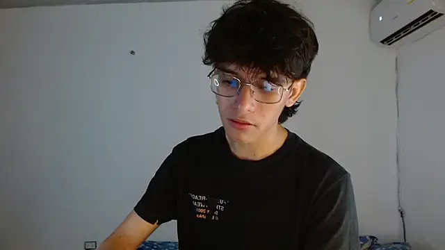 Snapshot of noah_millerx chatting on 2, 6, 2026 noah millerx online show from 2, 6, 2026
