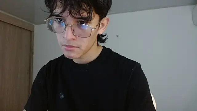 Snapshot of noah_millerx chatting on 21, 6, 2026 noah millerx online show from 21, 6, 2026