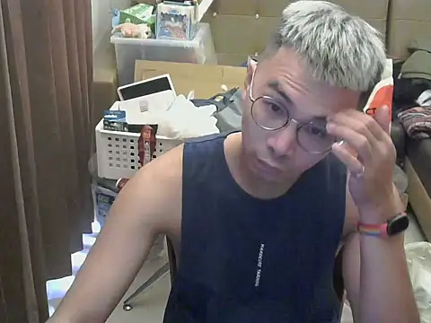Snapshot of silverwolfwoof chatting on 5, 4, 2026 silverwolfwoof online show from 5, 4, 2026