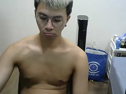 Snapshot of silverwolfwoof chatting on 8, 5, 2026 silverwolfwoof online show from 8, 5, 2026