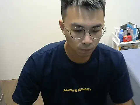 Snapshot of silverwolfwoof chatting on 20, 5, 2026 silverwolfwoof online show from 20, 5, 2026