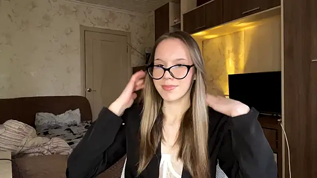 PrettyReal online show from 6, 3, 2026