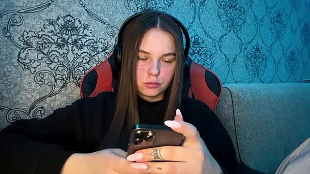 AkikoAnkrom online show from 10, 3, 2026