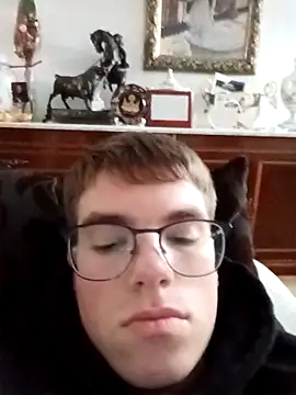 Alejandro27003 online show from 3, 3, 2026