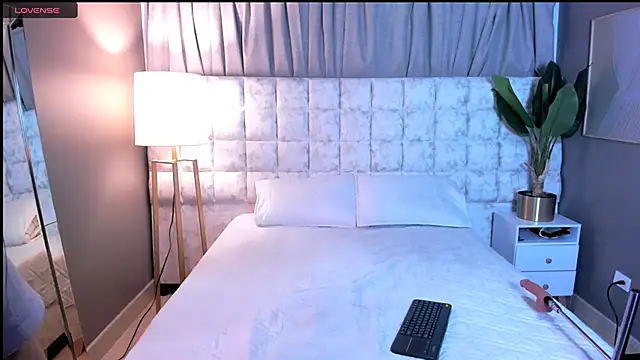 Samantha Velle online show from 24, 4, 2026