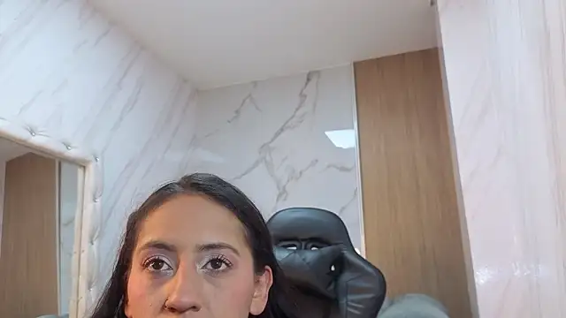 Snapshot of Lola_roses_tf chatting on 8, 3, 2026 Lola roses tf online show from 8, 3, 2026