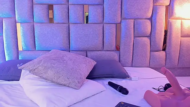 camilaa smith  online show from 21, 4, 2026