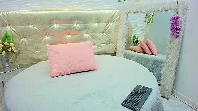 Mia belluci online show from 16, 3, 2026