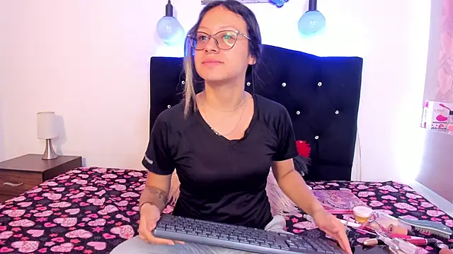 katyy b online show from 4, 3, 2026