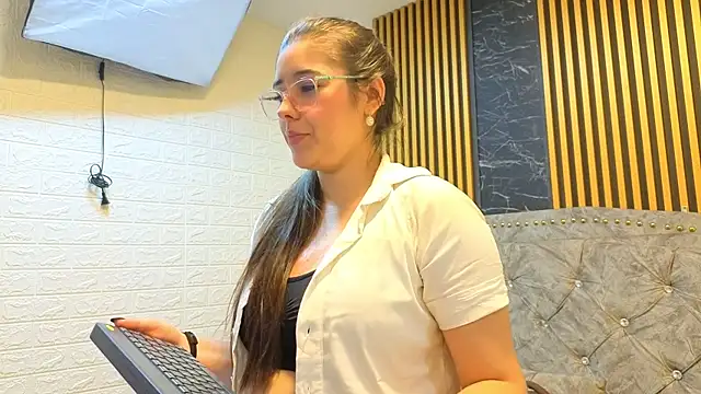 ElisVega online show from 8, 3, 2026