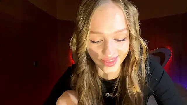 Anika Socutehe online show from 15, 4, 2026