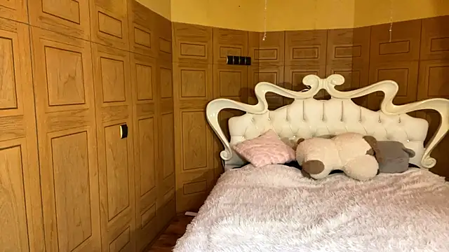 Anika Socutehe online show from 21, 4, 2026