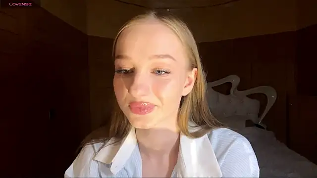 Anika Socutehe online show from 22, 4, 2026