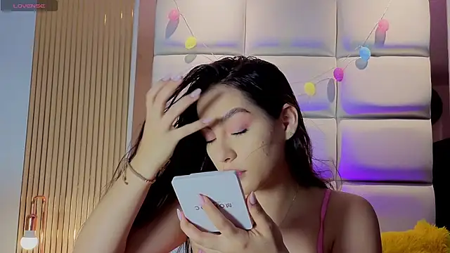 Megaan Rousee online show from 23, 4, 2026