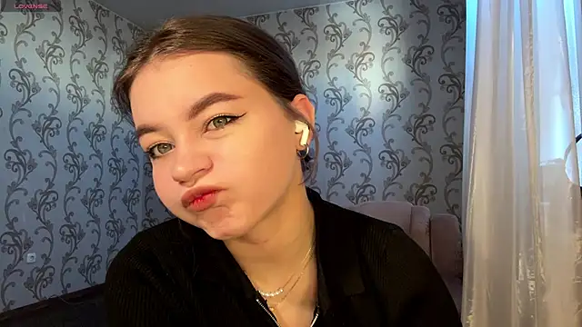 KarineDampy online show from 10, 3, 2026