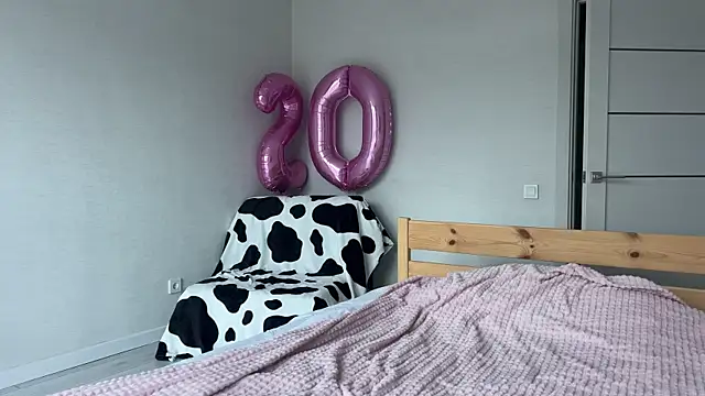 Lolatatee online show from 1, 4, 2026