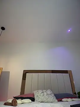 Mia Becket  online show from 3, 3, 2026