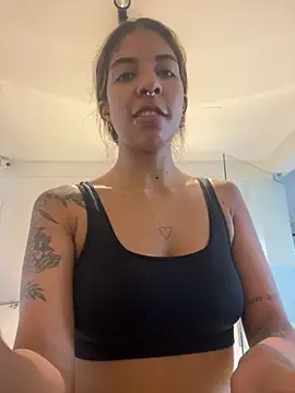 VioletaHills  online show from 4, 4, 2026