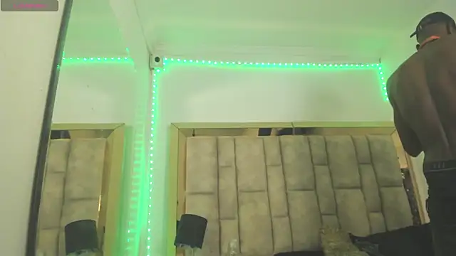 Titan Moreno  online show from 21, 4, 2026