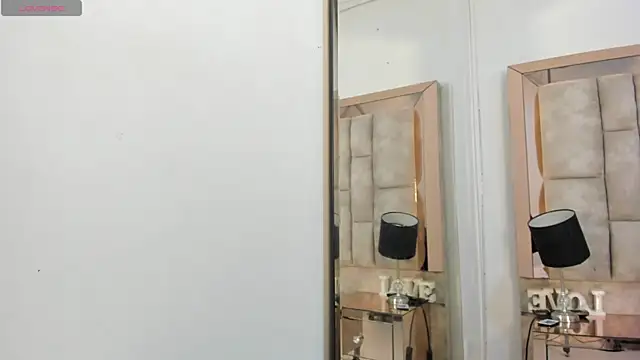 Titan Moreno  online show from 24, 4, 2026