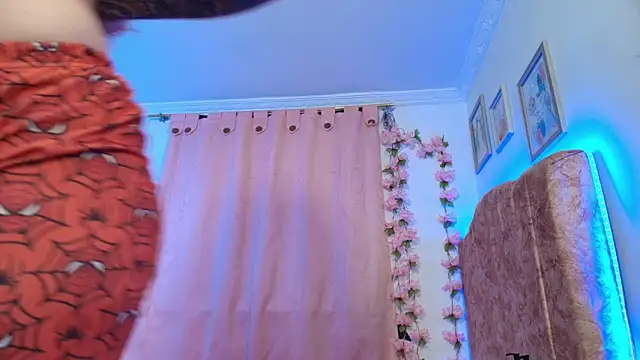 Snapshot of Evan_Rose chatting on 6, 3, 2026 Evan Rose online show from 6, 3, 2026