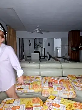 Snapshot of andruscatrina chatting on 4, 3, 2026 andruscatrina online show from 4, 3, 2026