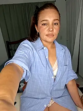 Snapshot of andruscatrina chatting on 7, 3, 2026 andruscatrina online show from 7, 3, 2026