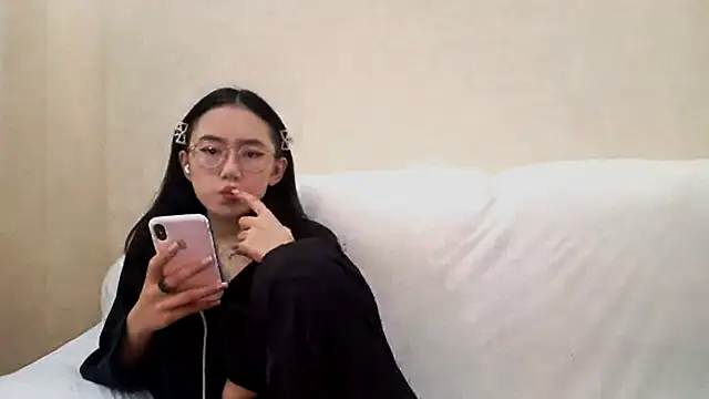 Snapshot of SolvedGlobe chatting on 5, 6, 2026 SolvedGlobe online show from 5, 6, 2026